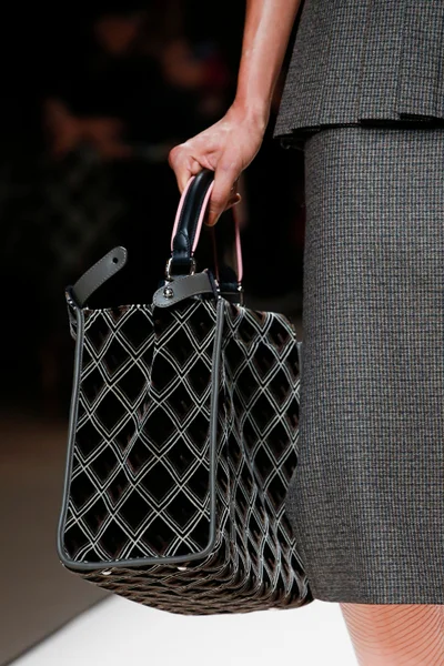 Look 60